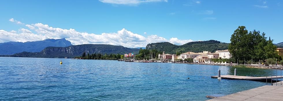 Promenade mit Seeblick