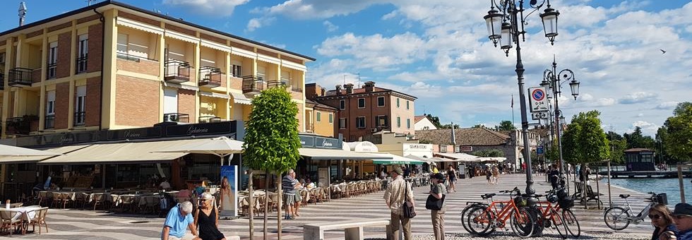 Lazise, Promenade in Richtung alter Hafen