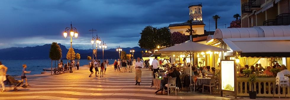 Lazise, Promenade am Abend